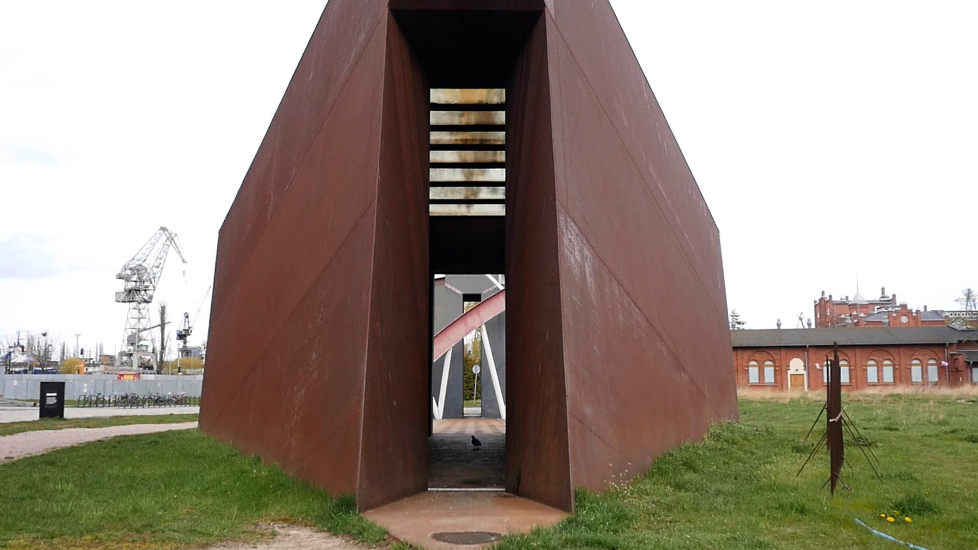 Grzegorz Klaman: Critical Art and the Institution Beyond the Institution