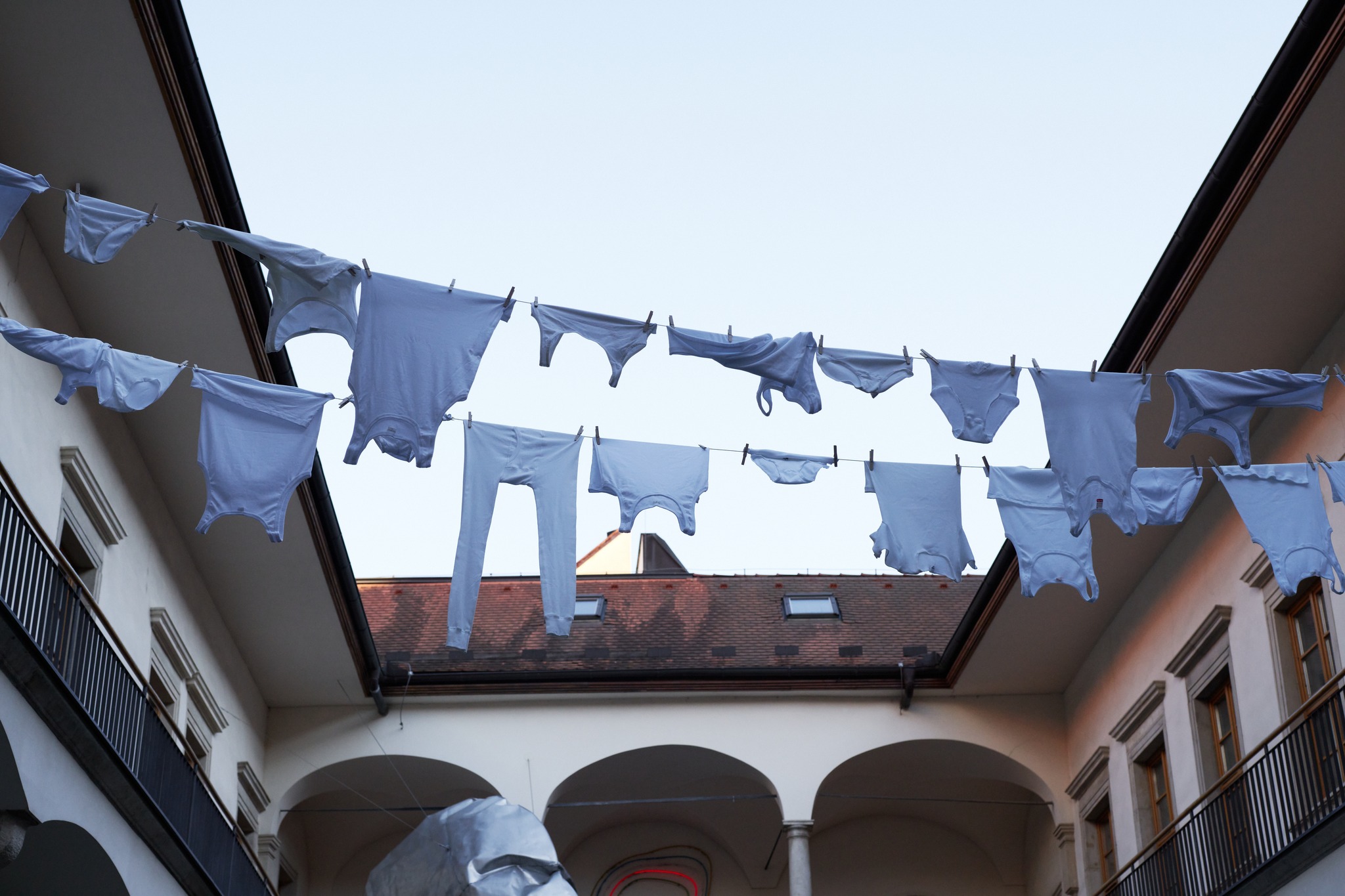 Karin Písaříková: OMNIA MUNDA MUNDIS