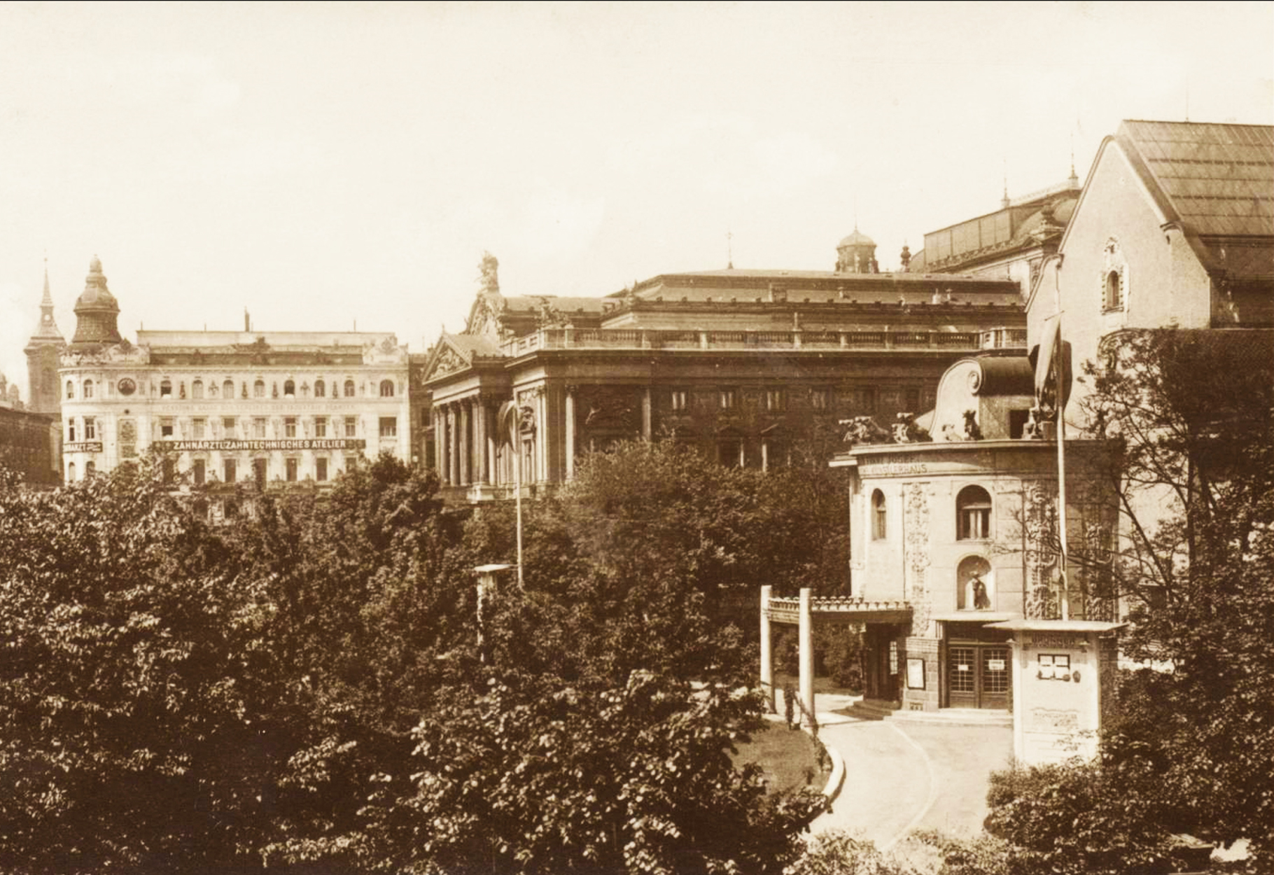 110 let kolem Domu umění