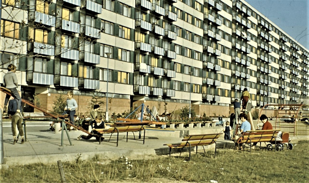 BAM komentovaná procházka sídlištěm Lesná