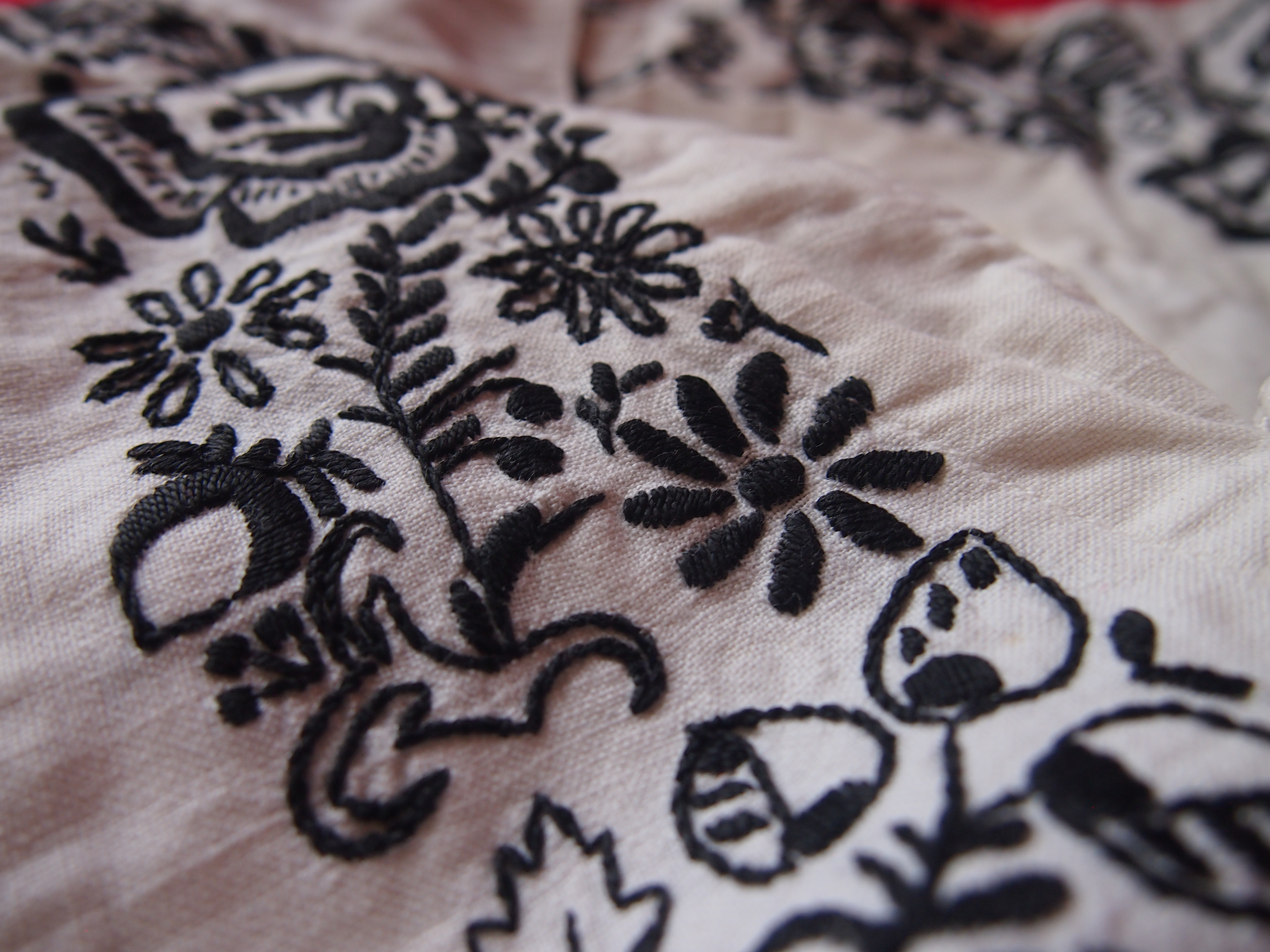 Dialog tradiční a&nbsp;moderní výšivky