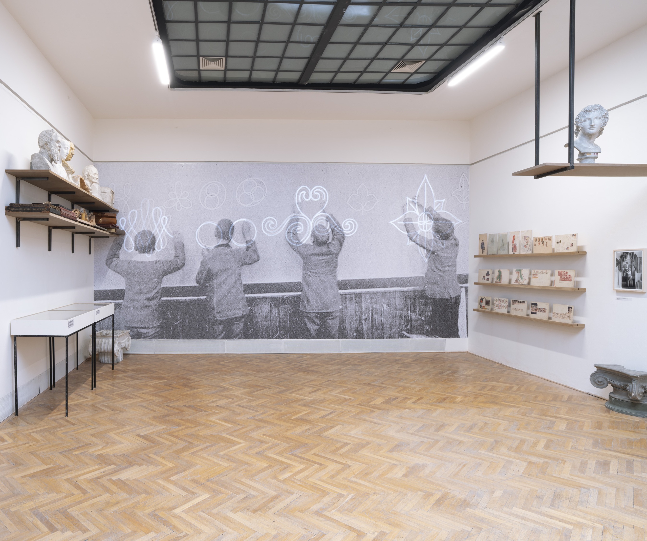 Hlavou a&nbsp;rukama. Škola uměleckých řemesel v&nbsp;Brně 1924–2024