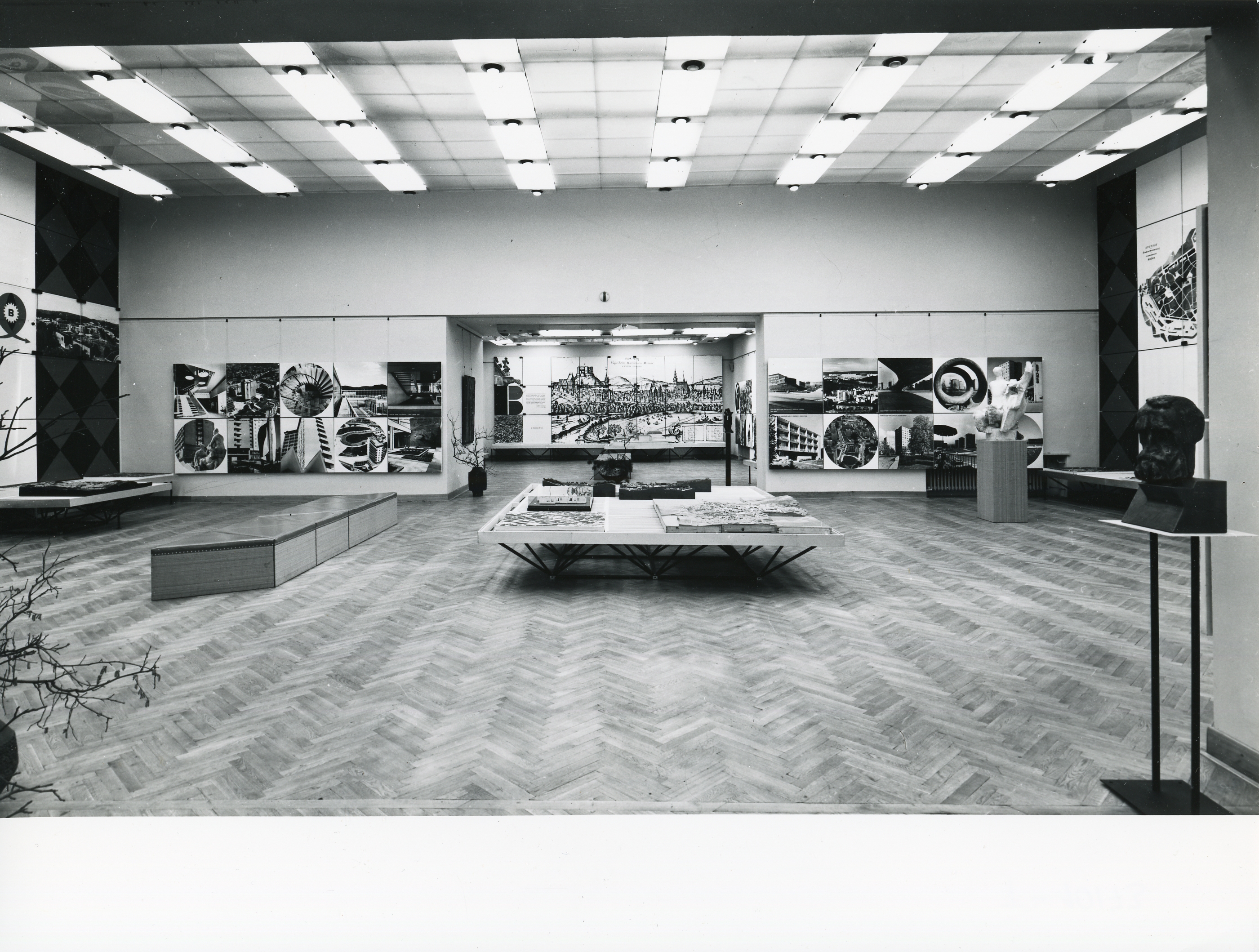 Proměny města. 25 vítězných let