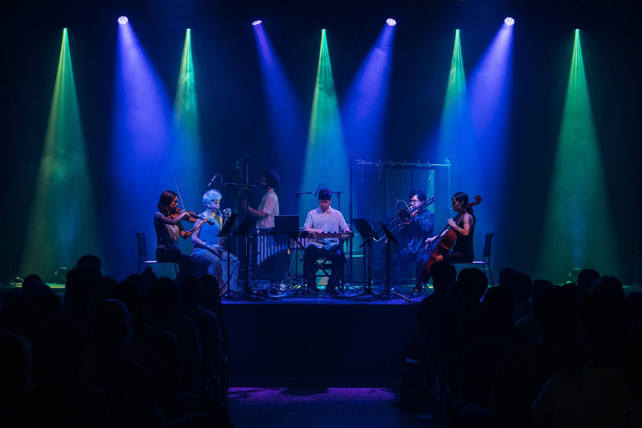 Hranice experimentu: No Hay Banda performs Sarah Davachi