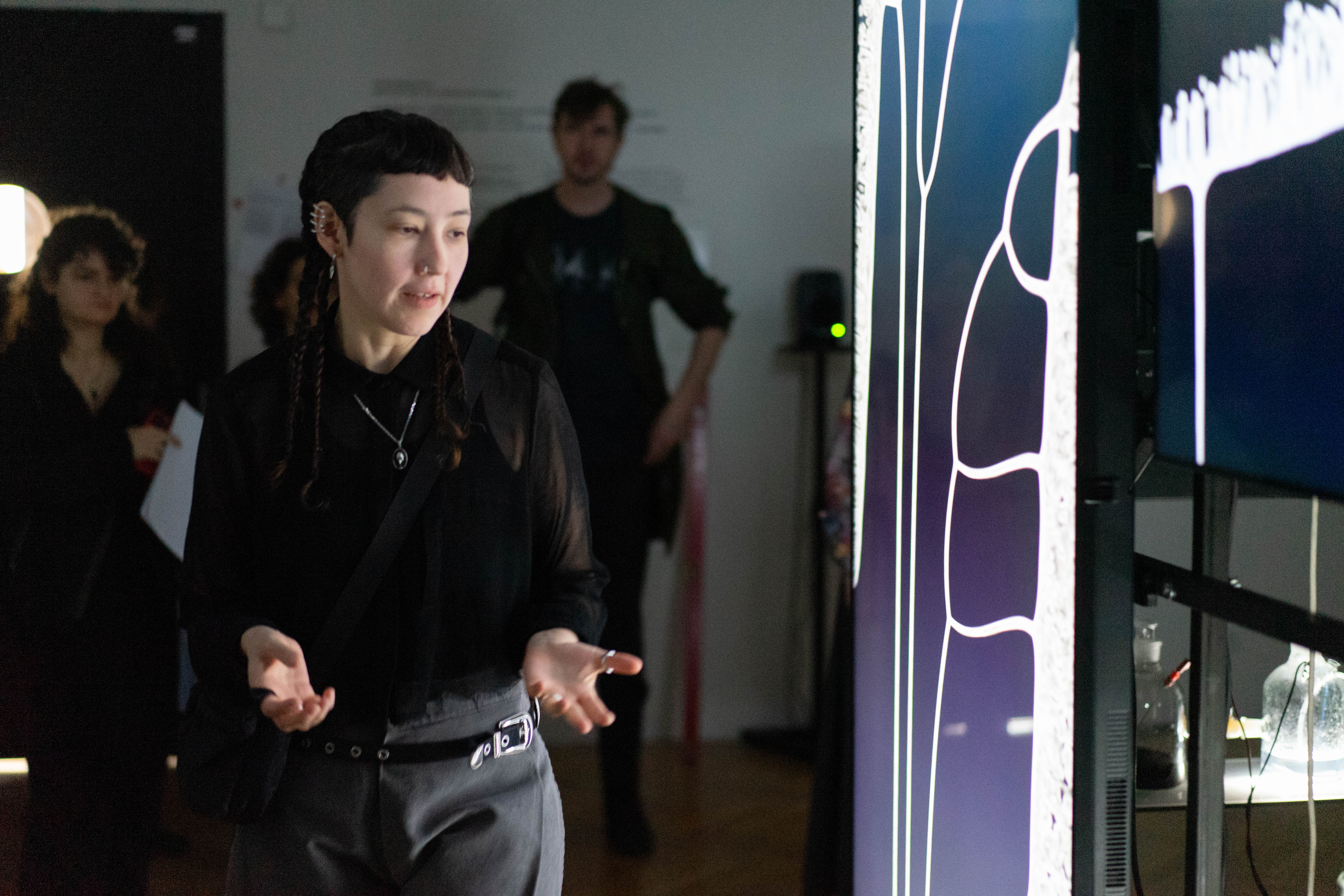 MEDIUM (Interspecifics) + CESTY PAPRSKU (Jiří Y Suchánek)