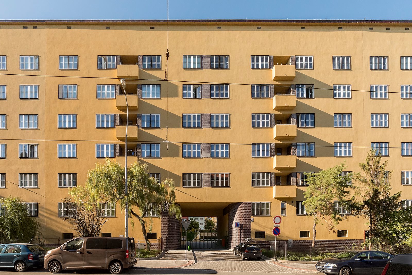 (Ne)jisté domovy - meziválečné sociální bydlení Husovic a&nbsp;Zábrdovic