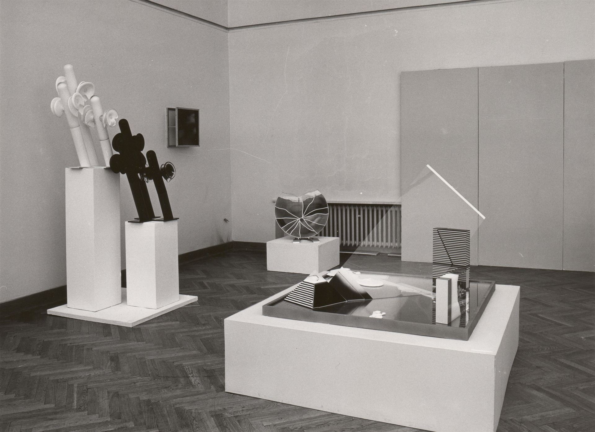 Souvztažnosti. Skleněná plastika a&nbsp;vitráže 1992