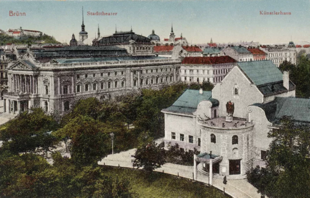 Letní procházka po Domu umění