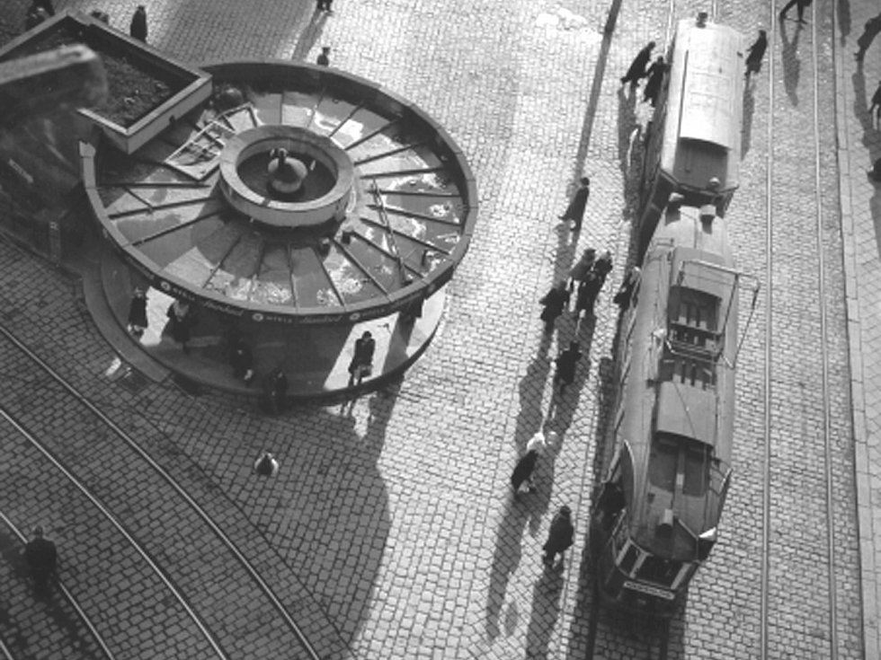 Retrospektiva. Pedagogové a&nbsp;absolventi fotografického oddělení ŠUŘ