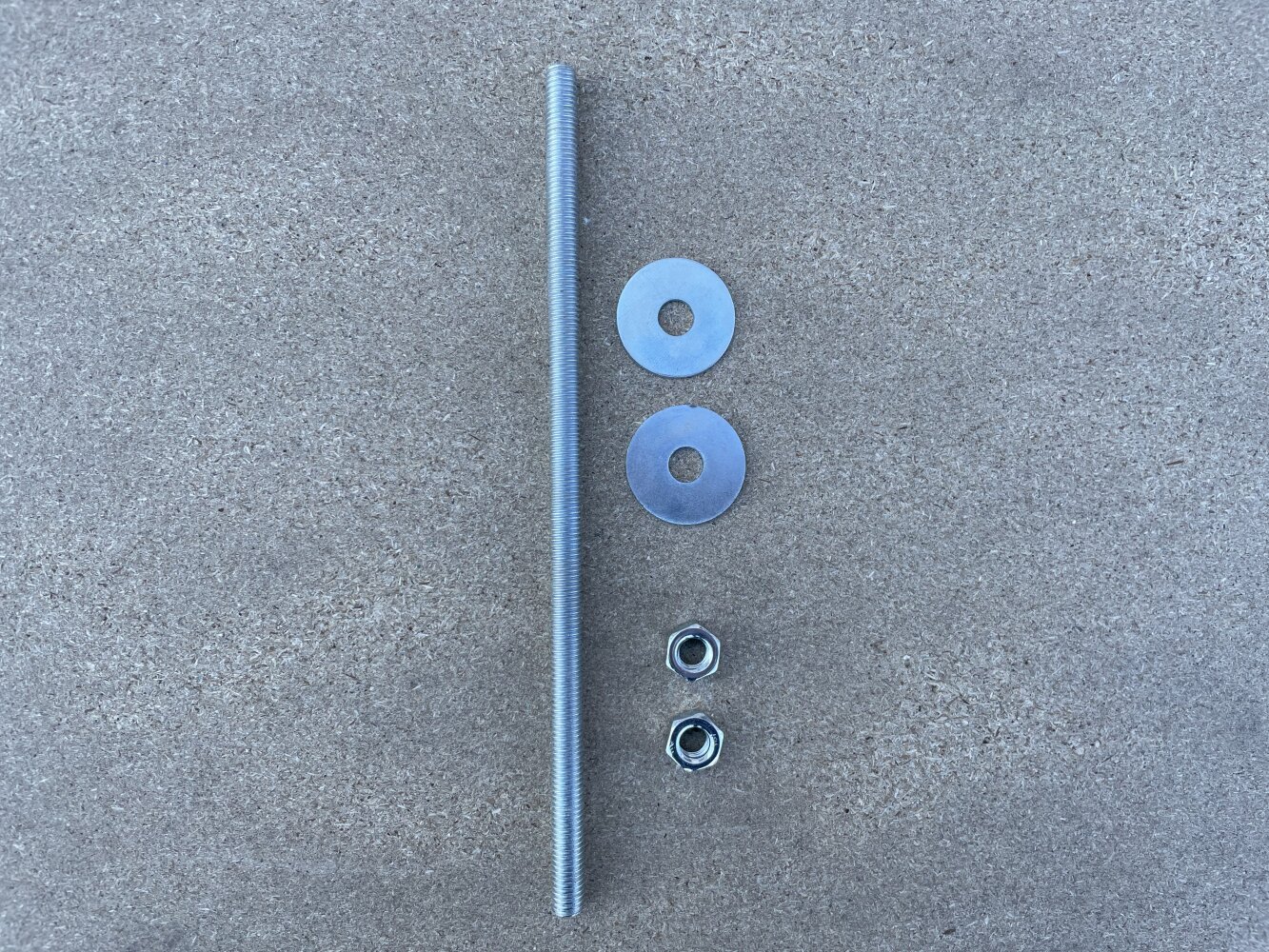 Závitová tyč 8 mm (délka 200 mm), 2 ks matky, 2 ks podložky