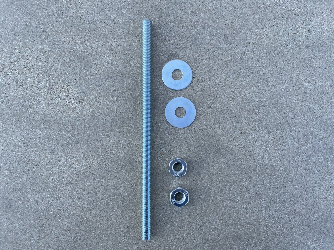 Závitová tyč 10 mm (délka 200 mm), 2 ks matky, 2 ks podložky