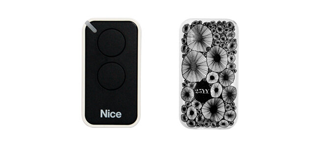 INTI2 Black Flowers - dvoukanálový ovladač speciální edice 25YY