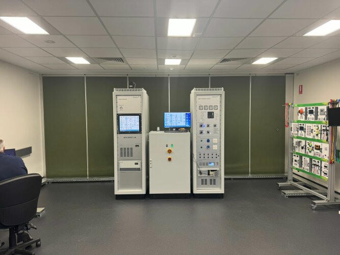 Heliocentris TAFE North Regional Installation